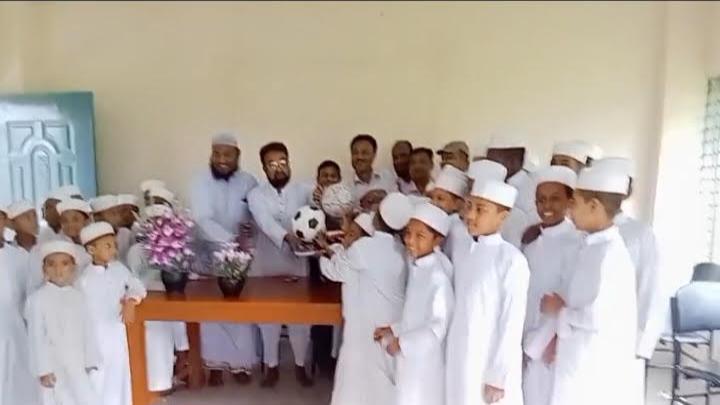‎পাঁচবিবিতে এতিমখানায় খেলার সামগ্রী বিতরণ করলেন এমপি প্রার্থী গফুর মন্ডল